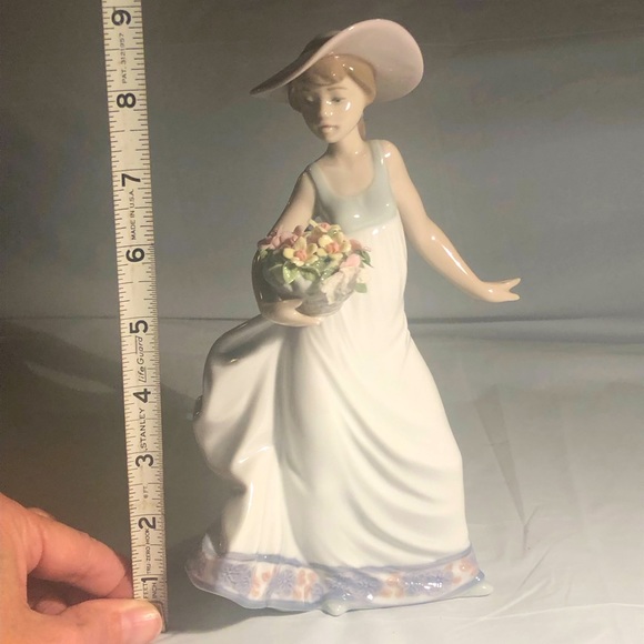 Lladro Other - Lladro Victorian girl with flowers and pink hat 9” EUC circa 1980